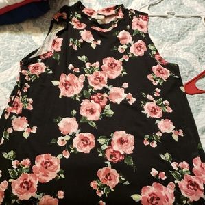 Mock neck no sleeve blouse with rose pattern